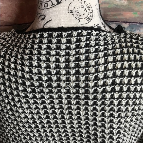 Women’s 🌸SOLD🌸 Knitted Cardigan - Picture 4 of 8